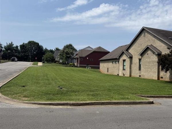 335 Traditions Boulevard , Bowling Green, KY 42103