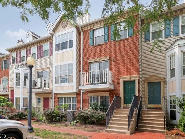 33 Holly St, Jersey, NJ 07305