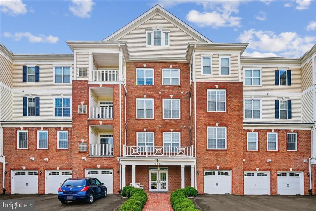 44605 York Crest Terrace, Unit 401, Ashburn, VA 20147 Main Photo