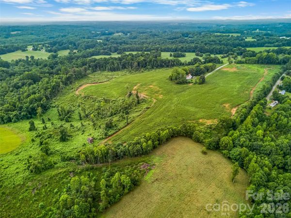 2537 Mary Lane , Hamptonville, NC 27020
