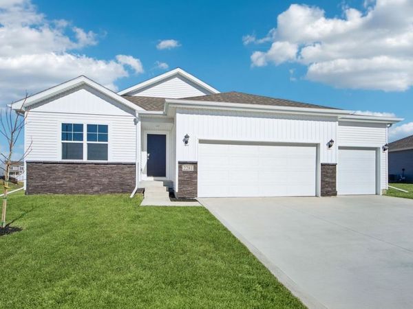 310 39th Street SW, Altoona, IA 50009