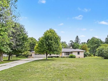 1157 Kra Nur Drive, Burton, Mi 48509