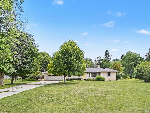 1157 Kra Nur Drive, Burton, Mi 48509