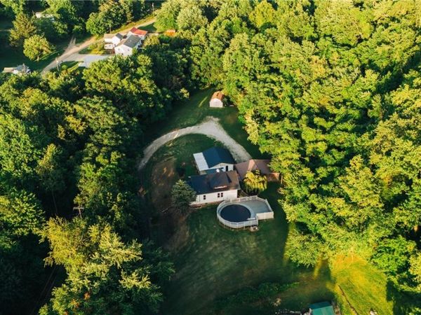 1965 Hall Drive , Coshocton, OH 43812