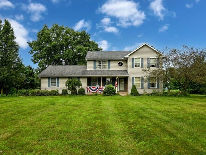 4429 Deerfield Avenue NW, North Lawrence, OH 44666 Photo 2