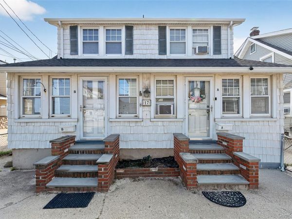 17 Shore Avenue , Bayville, NY 11709