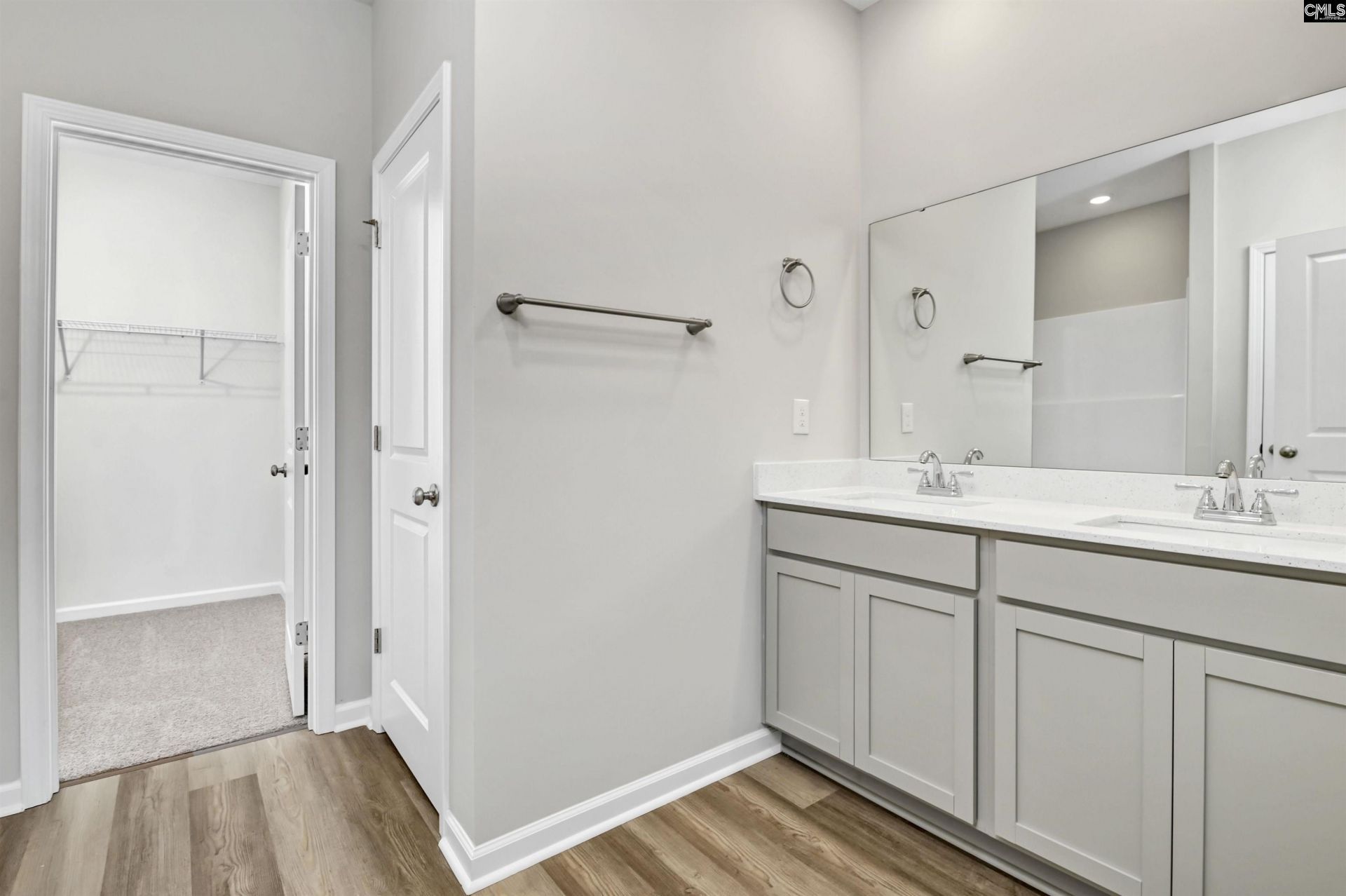 141 Middlesex Court Photo 9