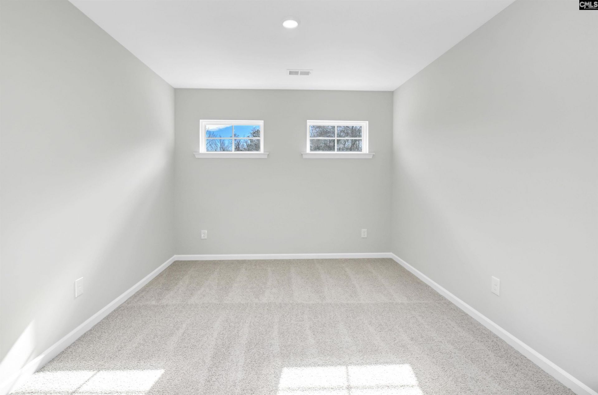 141 Middlesex Court Photo 11
