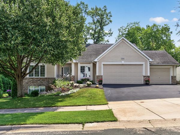 506 Hawthorne Woods Drive, Eagan, MN 55123