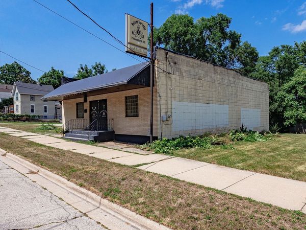 627 Cunningham St, Rockford, IL 61102