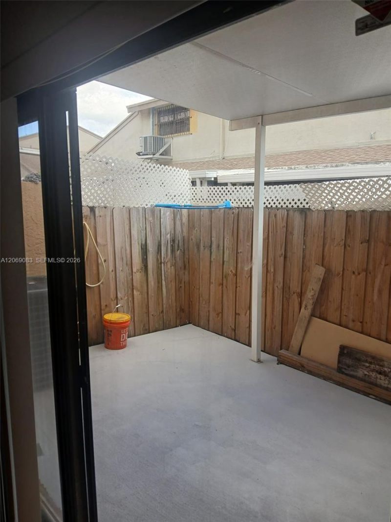 2409 W 52nd Pl, Unit 5-2, Hialeah, FL 33016 Photo