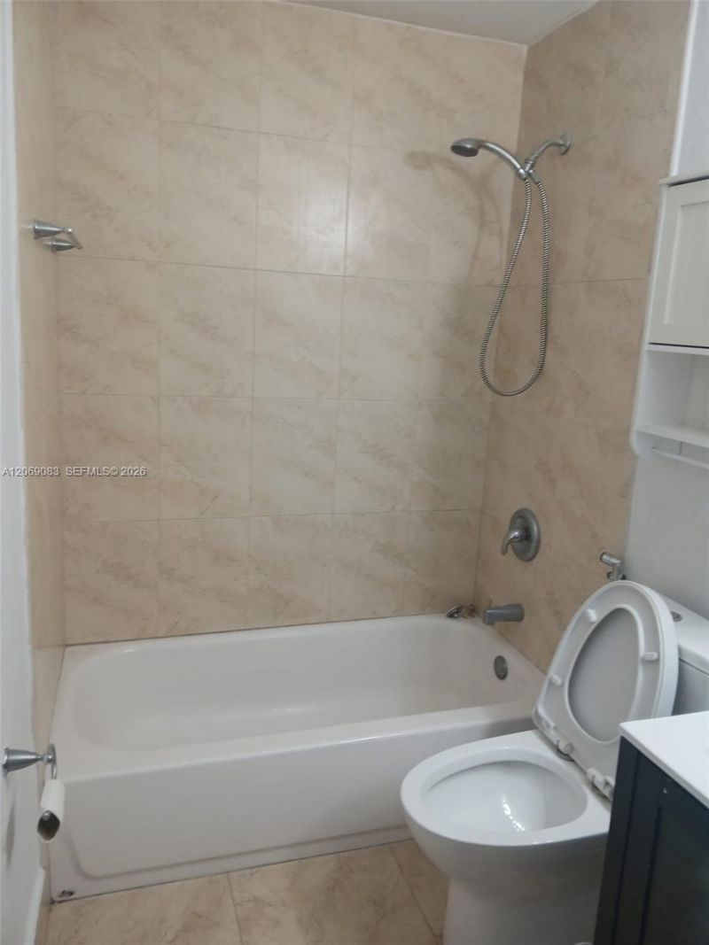 2409 W 52nd Pl, Unit 5-2, Hialeah, FL 33016 Photo