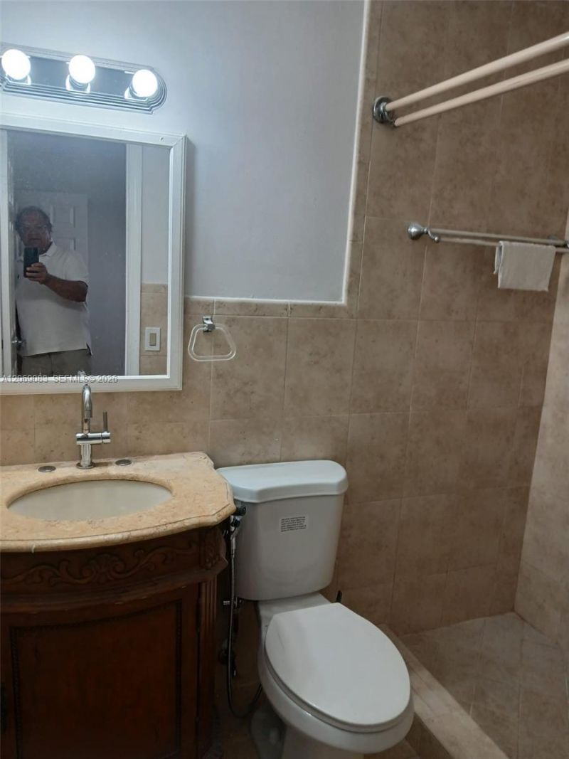 2409 W 52nd Pl, Unit 5-2, Hialeah, FL 33016 Photo