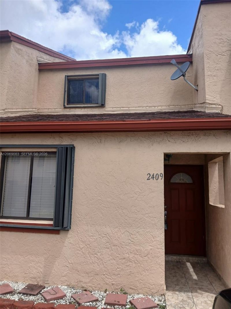 2409 W 52nd Pl, Unit 5-2, Hialeah, FL 33016 Photo