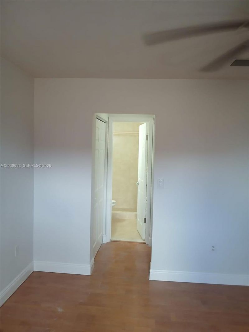 2409 W 52nd Pl, Unit 5-2, Hialeah, FL 33016 Photo