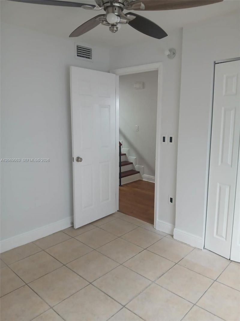2409 W 52nd Pl, Unit 5-2, Hialeah, FL 33016 Photo