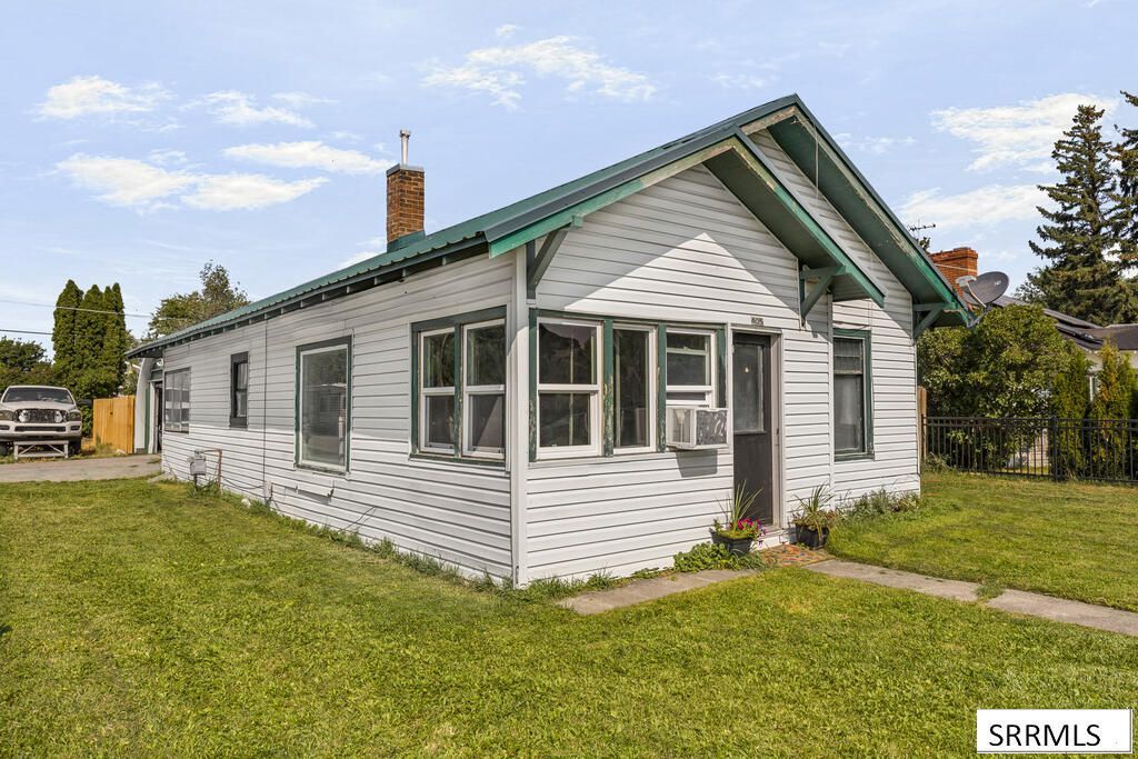 405 1st W, Ririe, ID 83443 Main Photo