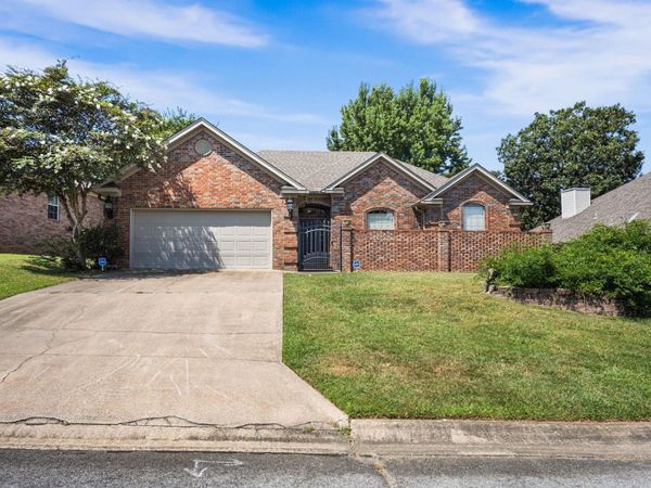 130 Fonatinbleau Drive, Maumelle, AR 72113