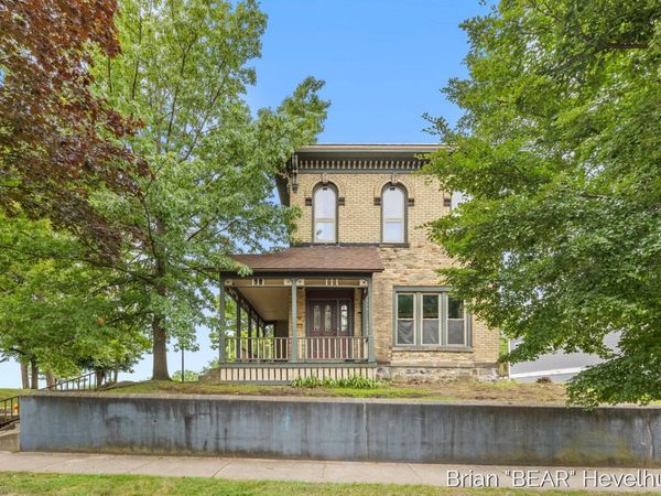 827 Fairview Avenue NE, Grand Rapids, MI 49503