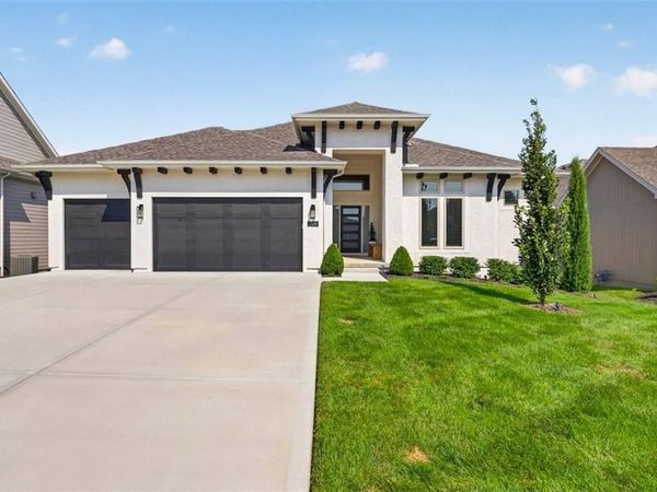 17401 Oakshire Street, Overland Park, KS 66221