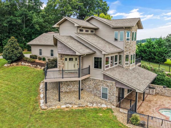 1041 Hilltop Lane, Kodak, TN 37764