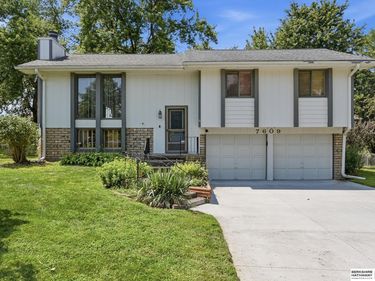 7609 Emiline Street, La Vista, NE 68128