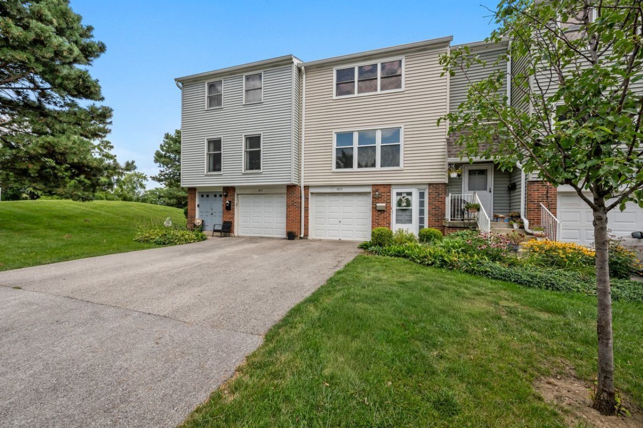 1015 Denham Place, Schaumburg, IL 60194 Main Photo