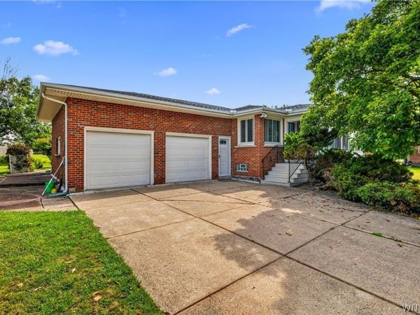 1608 Orchard Park Road , Buffalo, NY 14224