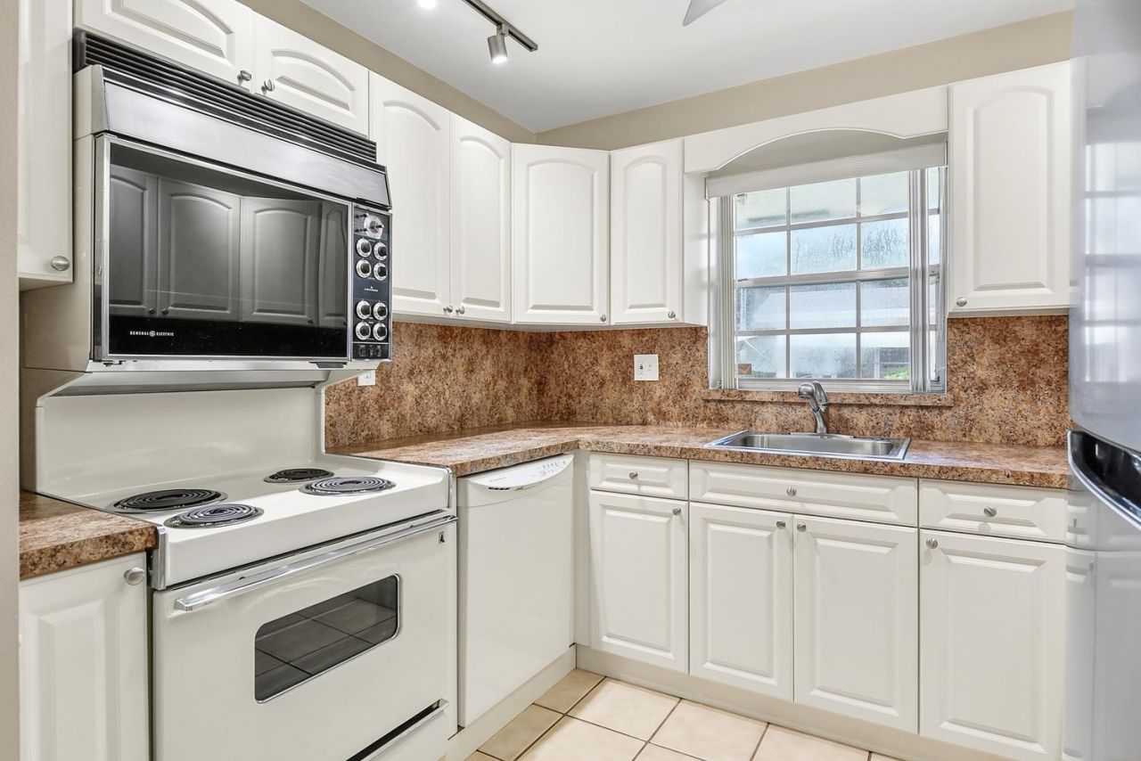 5157 Lakefront Boulevard, Unit D, Delray Beach, FL 33484 Photo