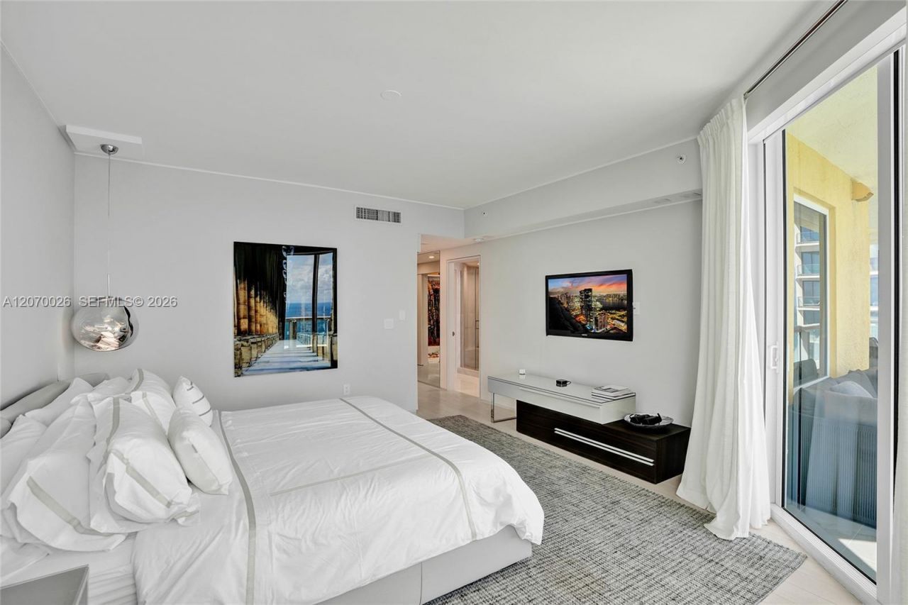 17875 Collins Ave , Unit 3101, Sunny Isles Beach, FL 33160 Photo