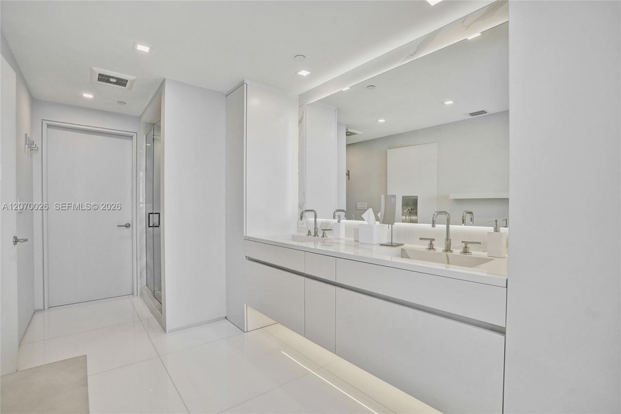 17875 Collins Ave , Unit 3101, Sunny Isles Beach, FL 33160 Photo