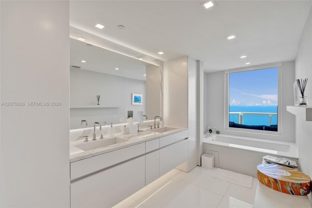 17875 Collins Ave , Unit 3101, Sunny Isles Beach, FL 33160 Photo