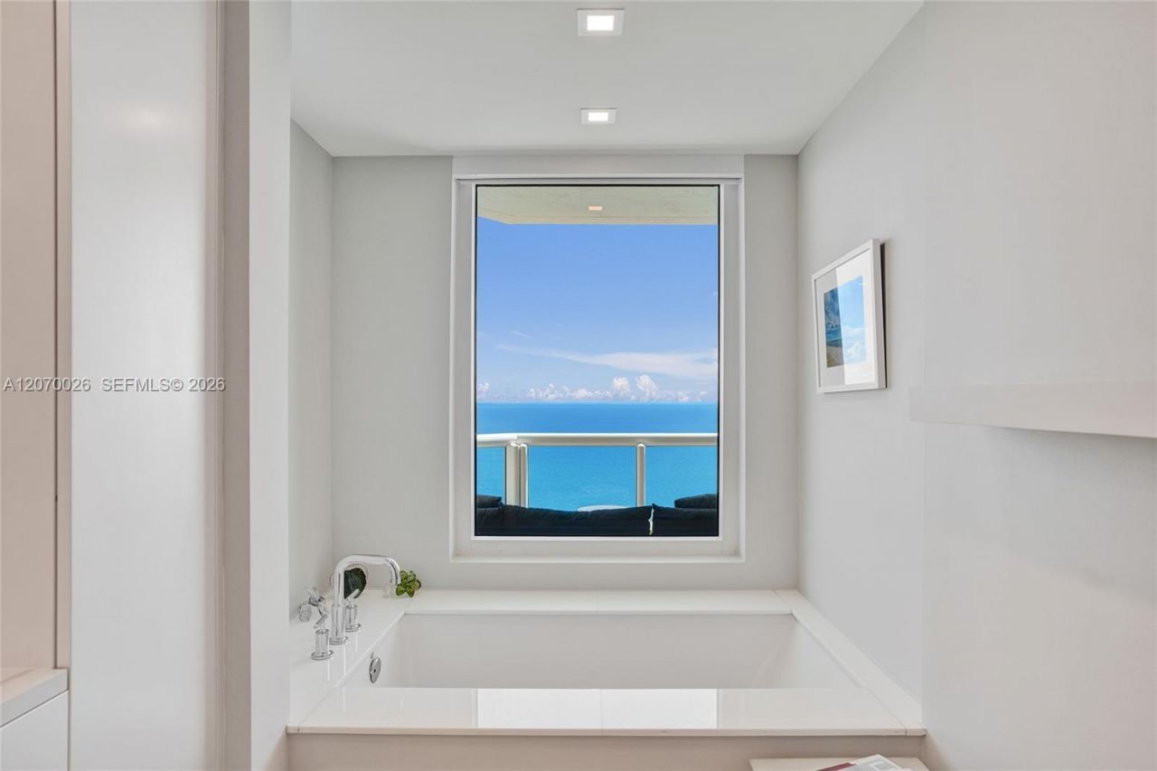 17875 Collins Ave , Unit 3101, Sunny Isles Beach, FL 33160 Photo