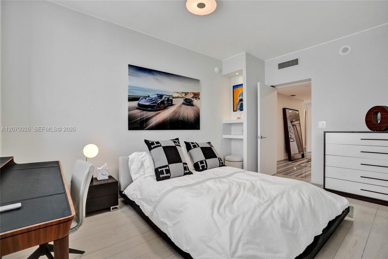 17875 Collins Ave , Unit 3101, Sunny Isles Beach, FL 33160 Photo