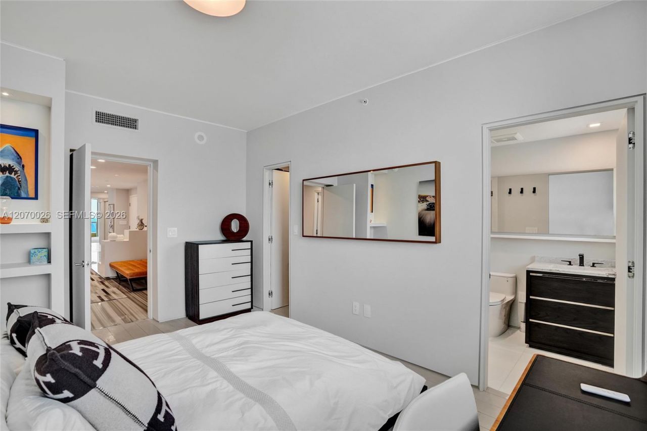 17875 Collins Ave , Unit 3101, Sunny Isles Beach, FL 33160 Photo