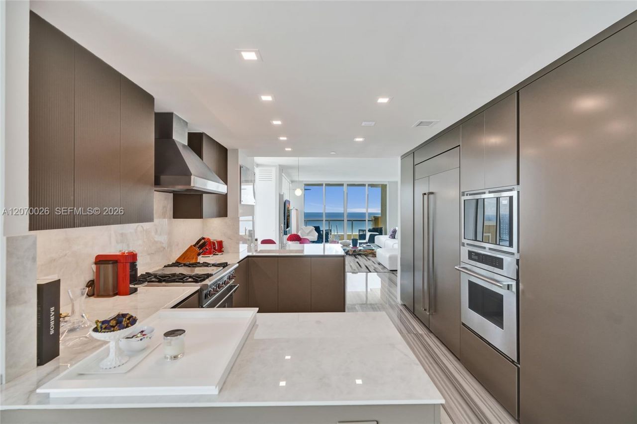 17875 Collins Ave , Unit 3101, Sunny Isles Beach, FL 33160 Photo
