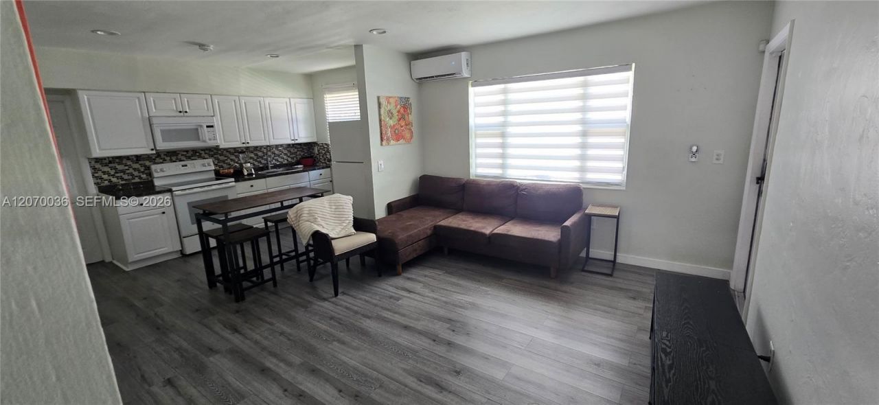 1130 NE 111th St , Unit 1130, Miami, FL 33161 Photo