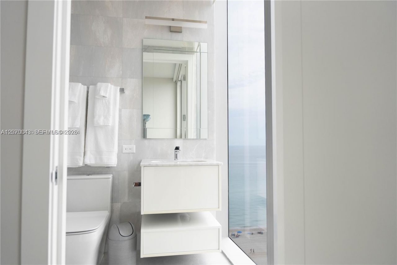 18501 Collins Ave , Unit 1104, Sunny Isles Beach, FL 33160 Photo