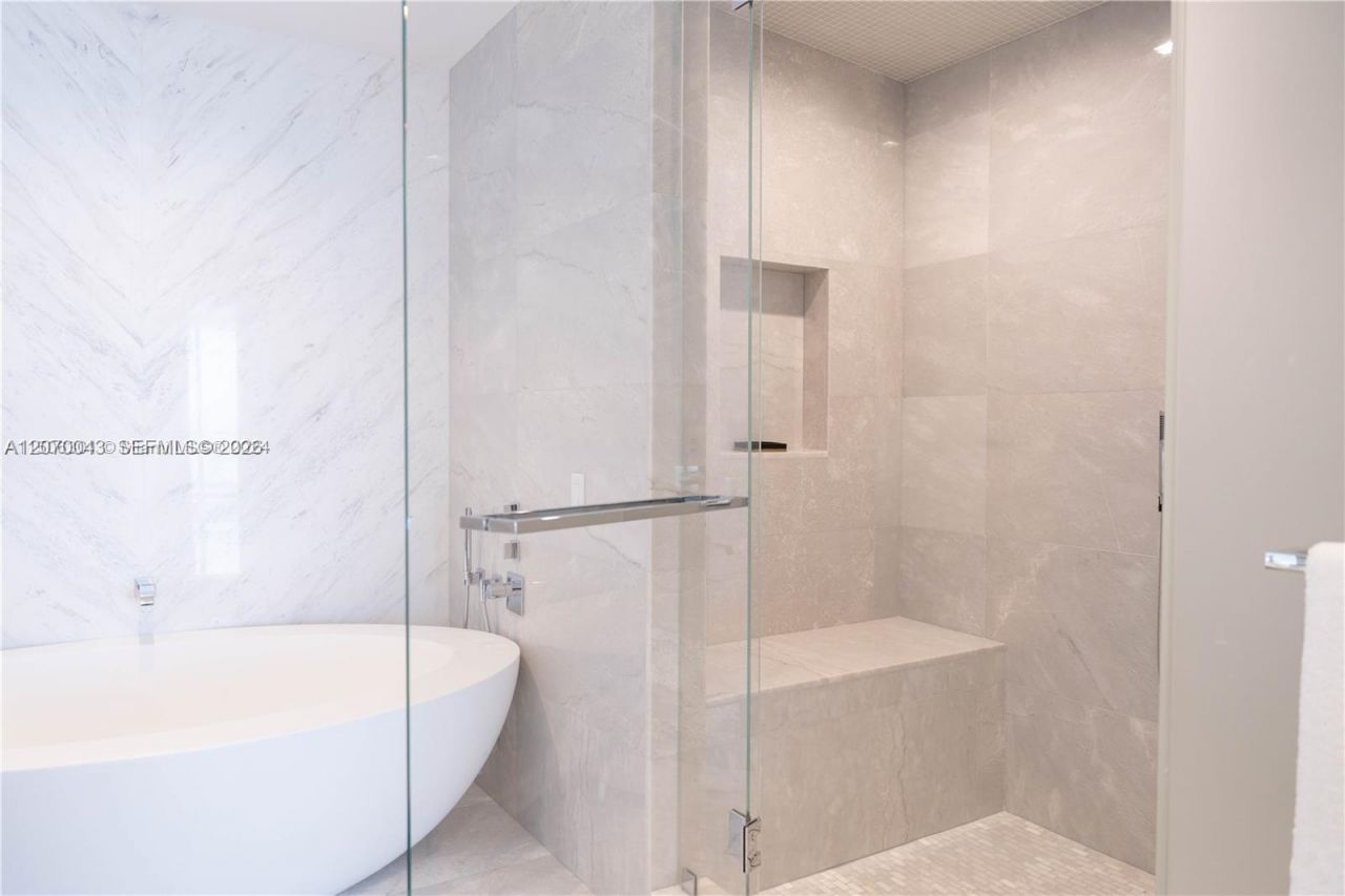 18501 Collins Ave , Unit 1104, Sunny Isles Beach, FL 33160 Photo