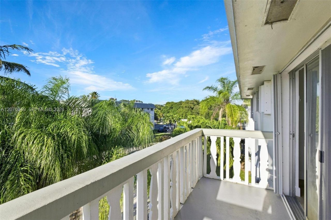 15205 NE 6th Ave , Unit D305, Miami, FL 33162 Photo