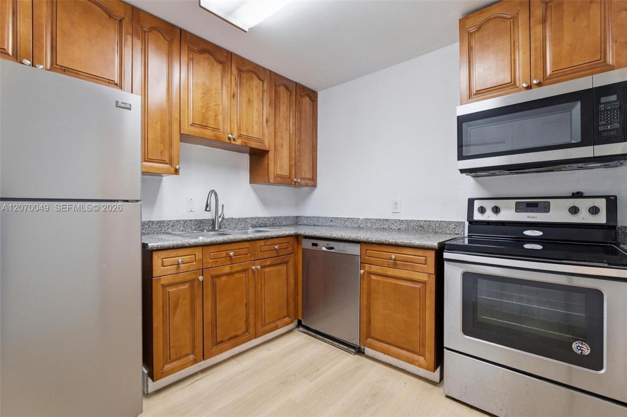 15205 NE 6th Ave , Unit D305, Miami, FL 33162 Photo