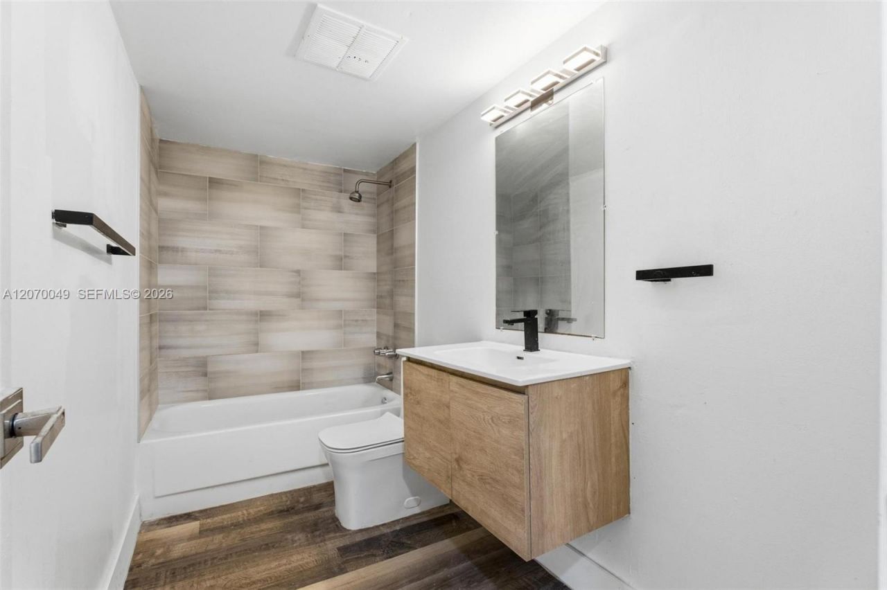 15205 NE 6th Ave , Unit D305, Miami, FL 33162 Photo