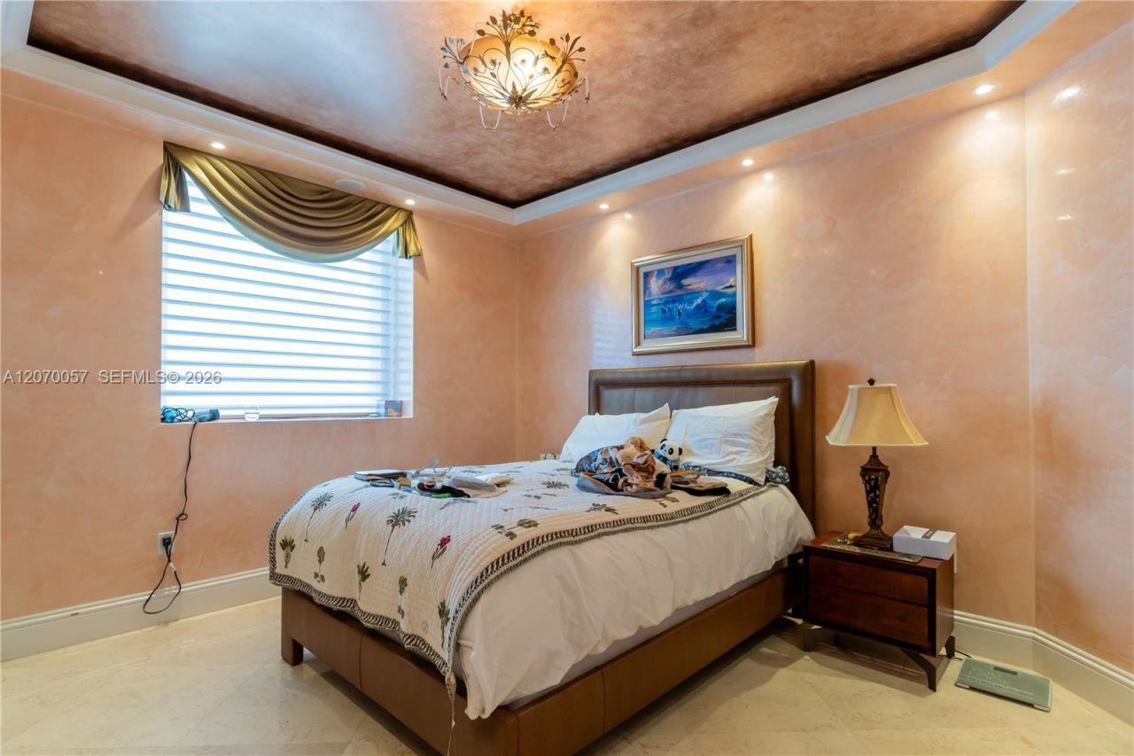 17875 Collins Ave , Unit 4001, Sunny Isles Beach, FL 33160 Photo