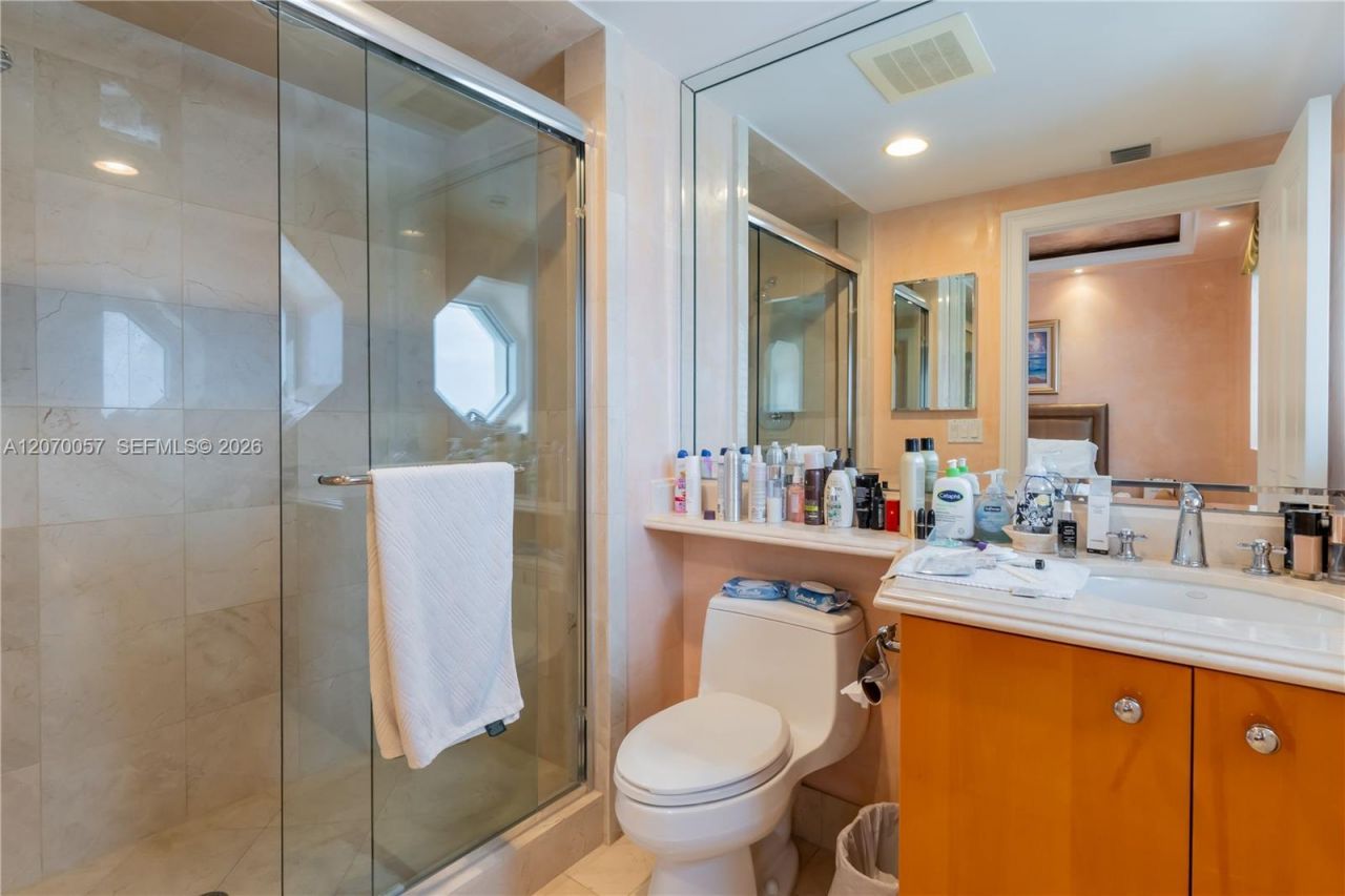 17875 Collins Ave , Unit 4001, Sunny Isles Beach, FL 33160 Photo