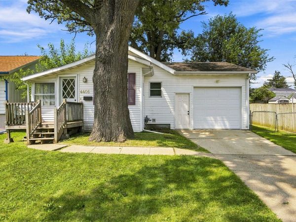 4405 Navajo Drive NE, Cedar Rapids, IA 52402