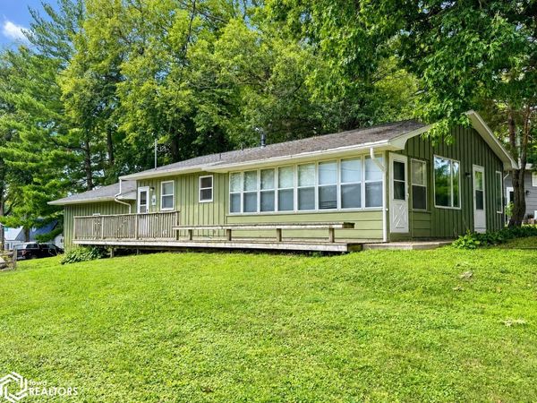 15035 Sycamore Street, Clear Lake, IA 50428