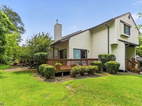 2 Eagle Dr, Hampton, NJ 07860
