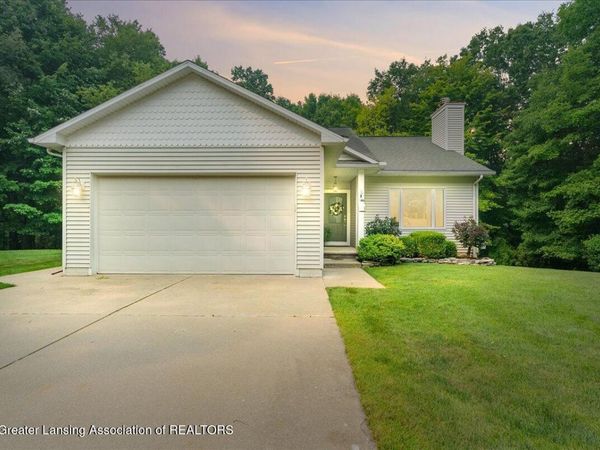 10222 Red Bud Drive, Haslett, MI 48840