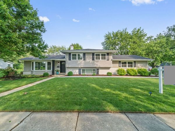 1340 Clyde Drive, Naperville, IL 60565