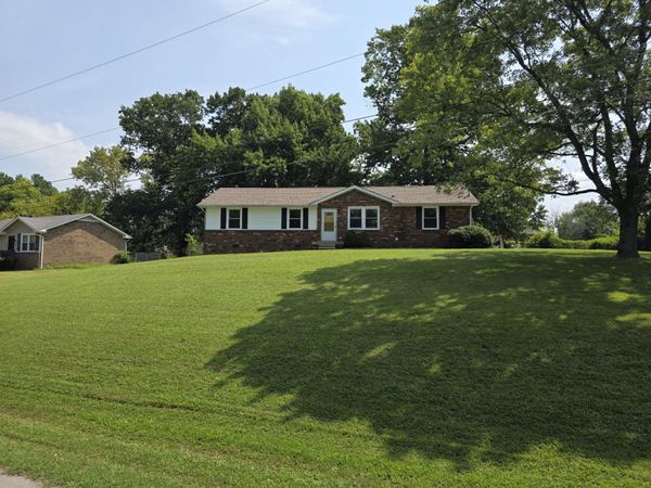 641 Cleveland Dr , Clarksville, TN 37042